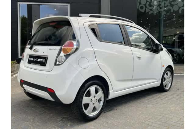 Chevrolet Spark (2011) thumbnail 2