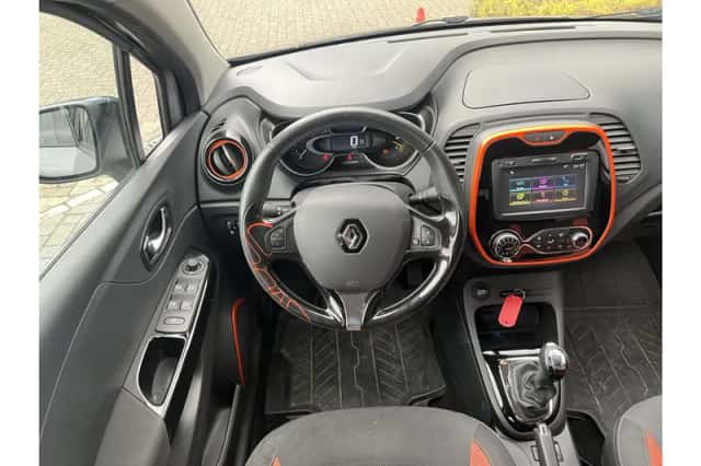 Renault Captur (2016) thumbnail 3