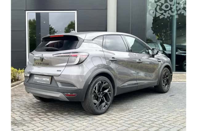 Renault Captur (2025) thumbnail 2