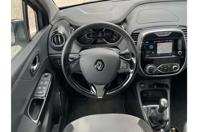 Renault Captur (2016) thumbnail 3