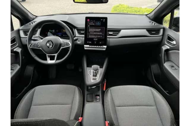Renault Captur (2025) thumbnail 2