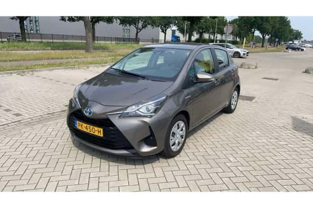 Toyota Yaris (2017) thumbnail 1