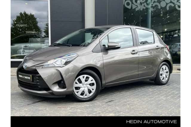 Toyota Yaris (2017) thumbnail 1