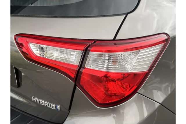 Toyota Yaris (2017) thumbnail 4