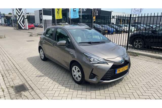 Toyota Yaris (2017) thumbnail 5