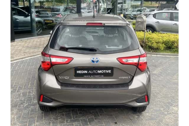 Toyota Yaris (2017) thumbnail 5