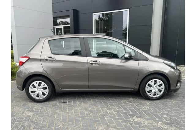 Toyota Yaris (2017) thumbnail 6