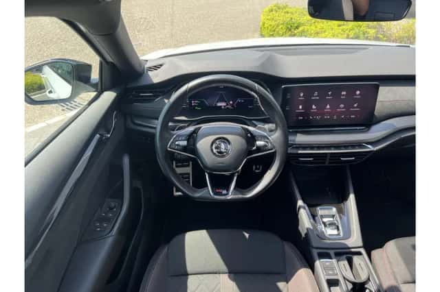 Škoda Octavia (2024) thumbnail 3