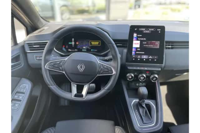 Renault Clio (2024) thumbnail 3