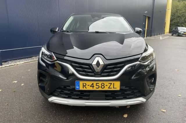 Renault Captur (2022) thumbnail 3