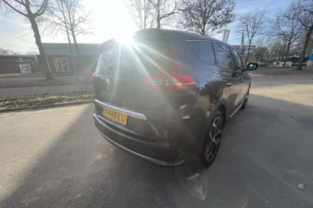 Renault Grand Scénic (2023) thumbnail 2