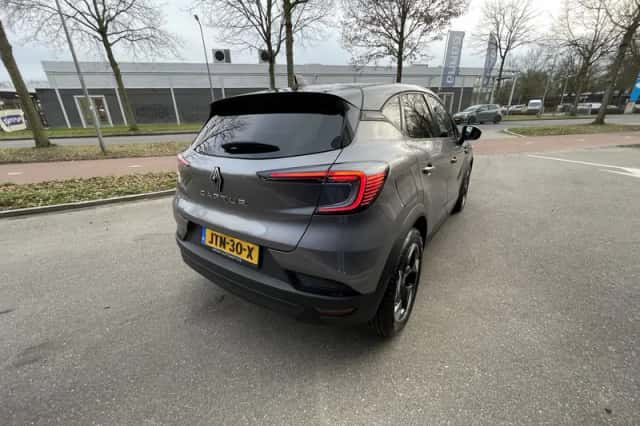 Renault Captur (2025) thumbnail 2