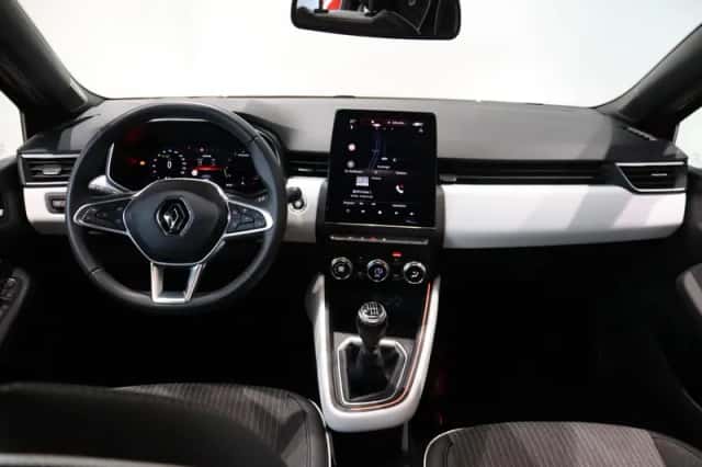 Renault Clio (2023) thumbnail 3