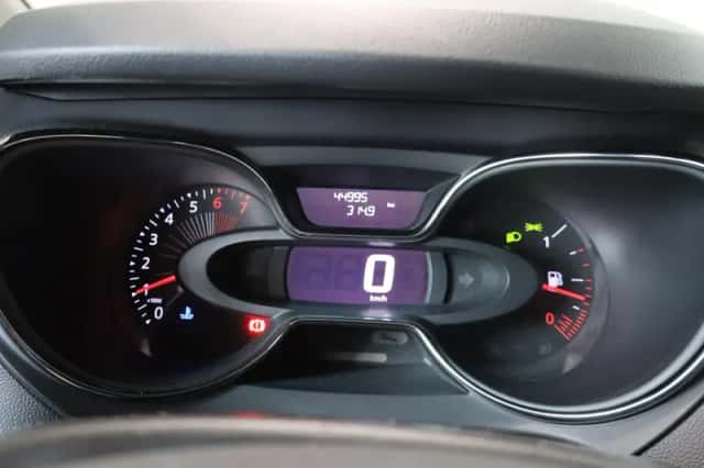 Renault Captur (2016) thumbnail 15