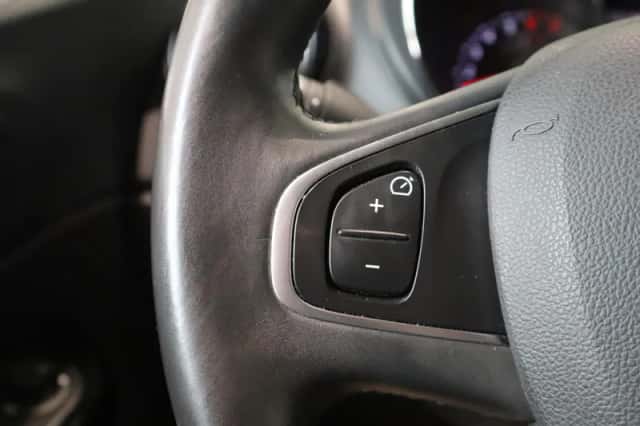 Renault Captur (2016) thumbnail 16