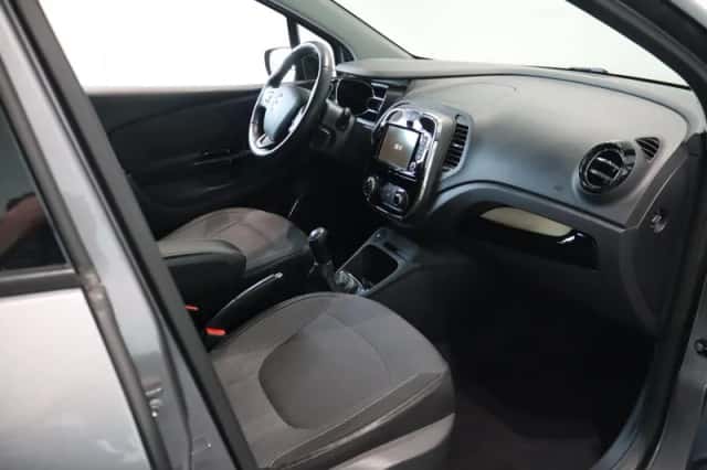 Renault Captur (2016) thumbnail 26