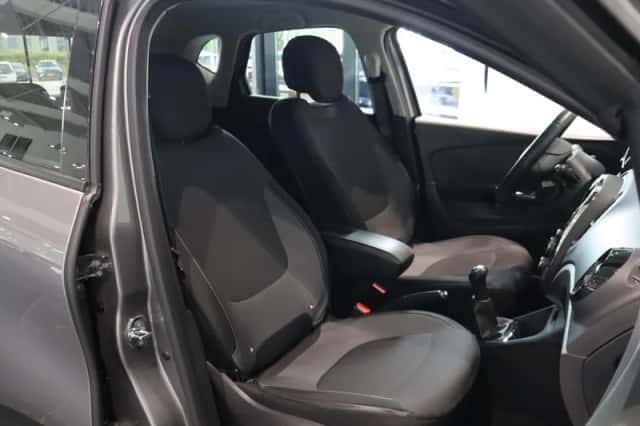 Renault Captur (2016) thumbnail 27