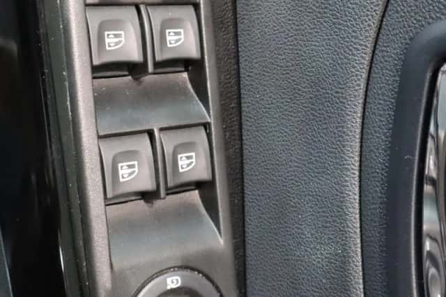 Renault Captur (2016) thumbnail 28