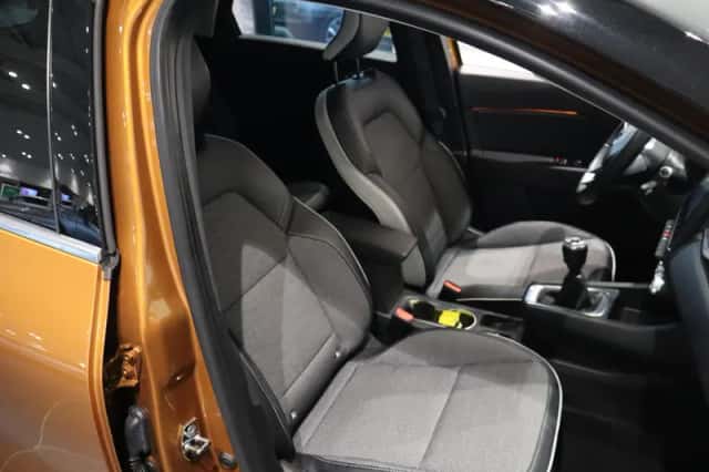 Renault Captur (2020) thumbnail 24