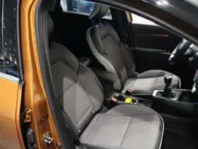 Renault Captur (2020) thumbnail 24