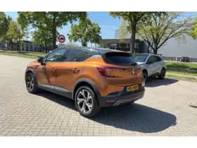 Renault Captur (2022) thumbnail 2