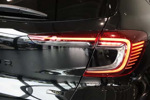 Renault Captur (2023) thumbnail 6