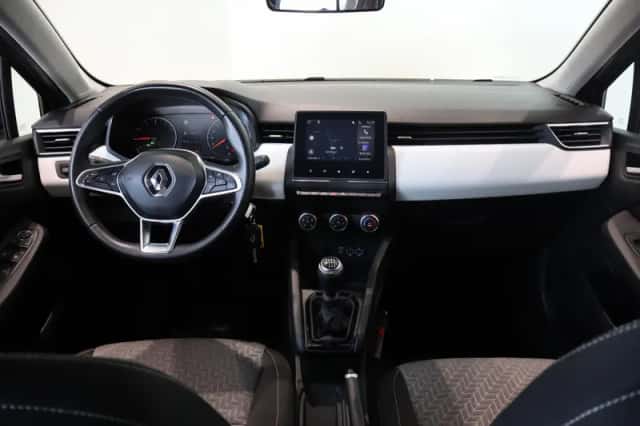 Renault Clio (2023) thumbnail 3