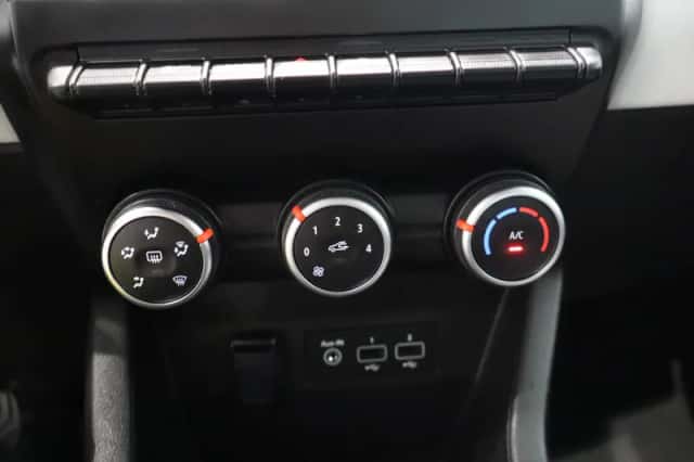 Renault Clio (2023) thumbnail 13