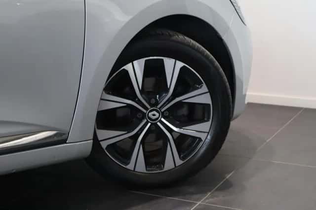 Renault Clio (2023) thumbnail 5