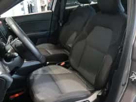 Renault Captur (2023) thumbnail 17