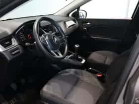 Renault Captur (2023) thumbnail 9