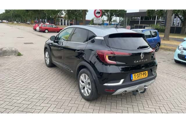 Renault Captur (2021) thumbnail 2