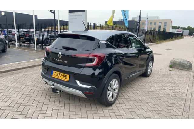Renault Captur (2021) thumbnail 4