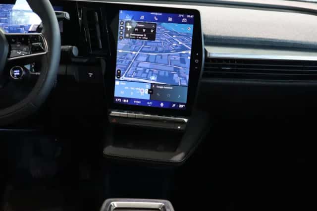 Renault Scénic (2024) thumbnail 3