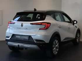 Renault Captur (2022) thumbnail 2