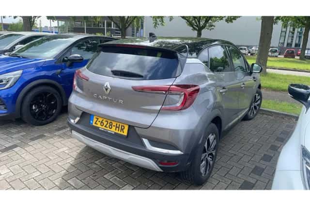 Renault Captur (2023) thumbnail 4