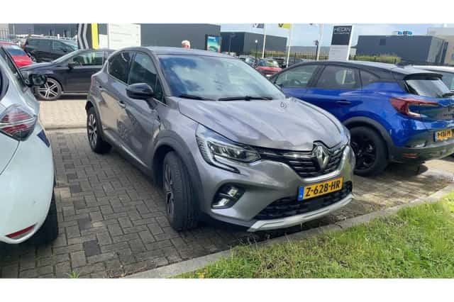 Renault Captur (2023) thumbnail 5