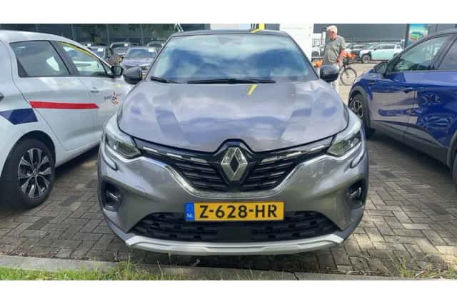 Renault Captur (2023) thumbnail 6