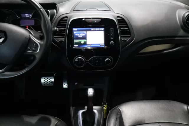 Renault Captur (2017) thumbnail 2