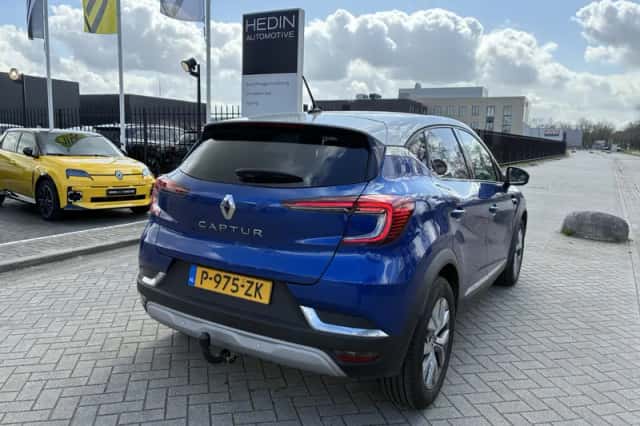 Renault Captur (2022) thumbnail 4
