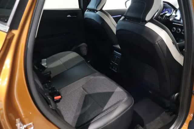 Renault Captur (2021) thumbnail 23