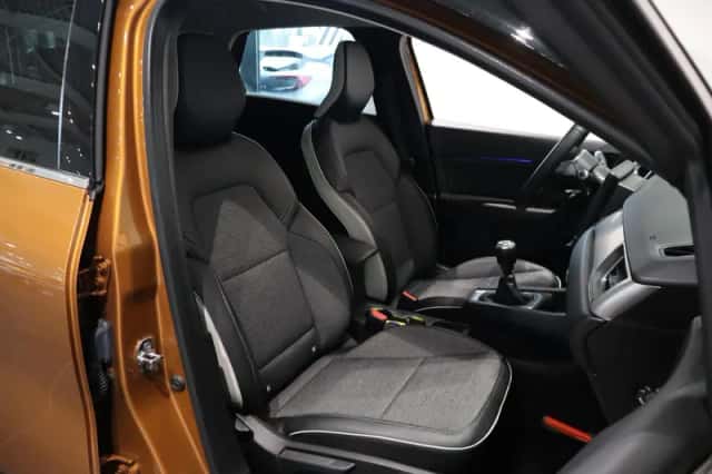 Renault Captur (2021) thumbnail 26