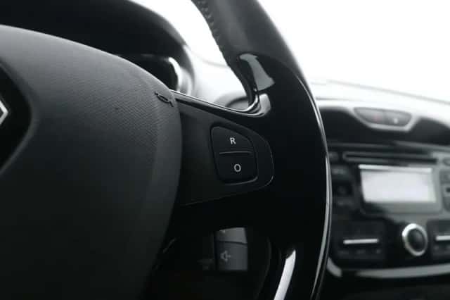 Renault Captur (2015) thumbnail 16
