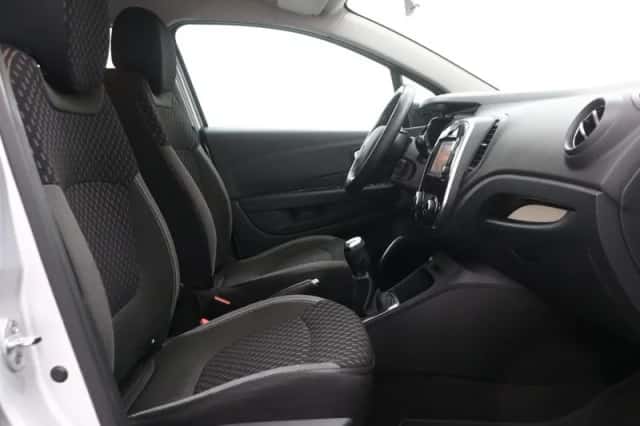 Renault Captur (2018) thumbnail 22