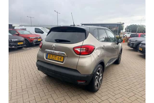 Renault Captur (2015) thumbnail 4