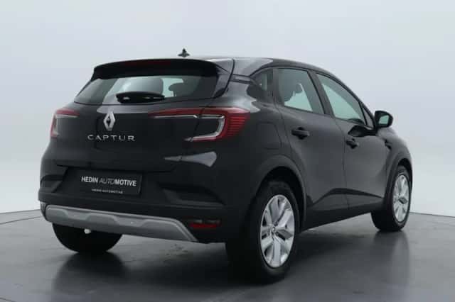 Renault Captur (2023) thumbnail 2