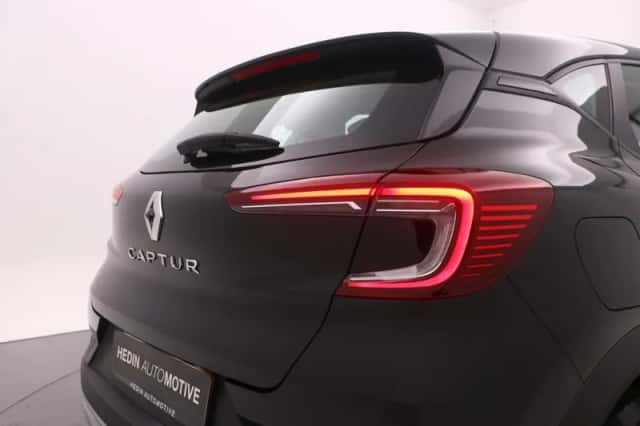Renault Captur (2023) thumbnail 6