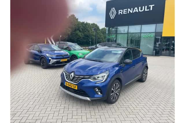 Renault Captur (2023) thumbnail 2
