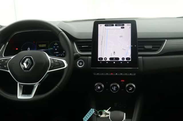 Renault Captur (2023) thumbnail 3