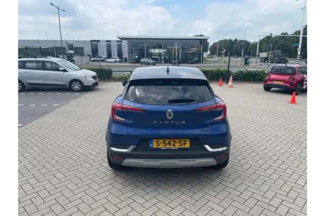 Renault Captur (2023) thumbnail 4